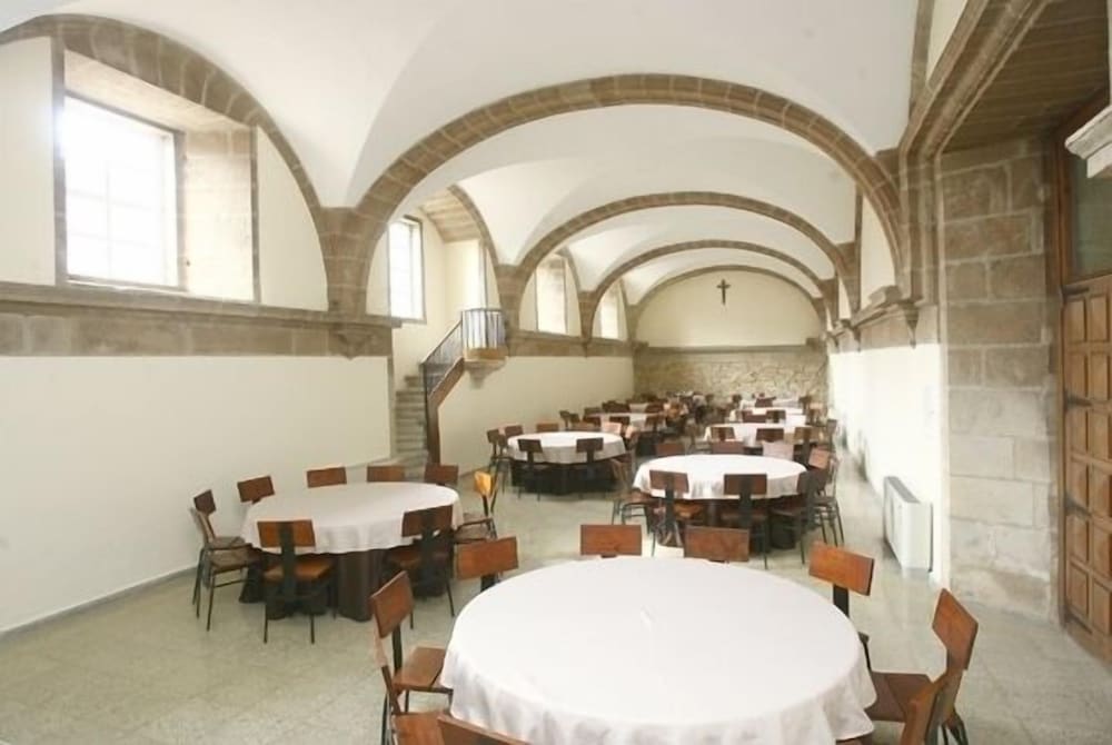 Hospedaría San Martiño Pinario by null