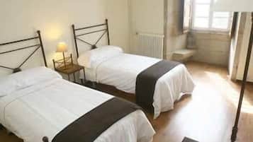 Ferros/tábuas de passar roupa, Wi-Fi de cortesia, roupa de cama