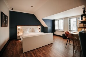 Suite junior | Ropa de cama de alta calidad, edredón y minibar 