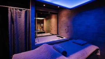 Salas de tratamiento para parejas, sauna y tina de hidromasaje