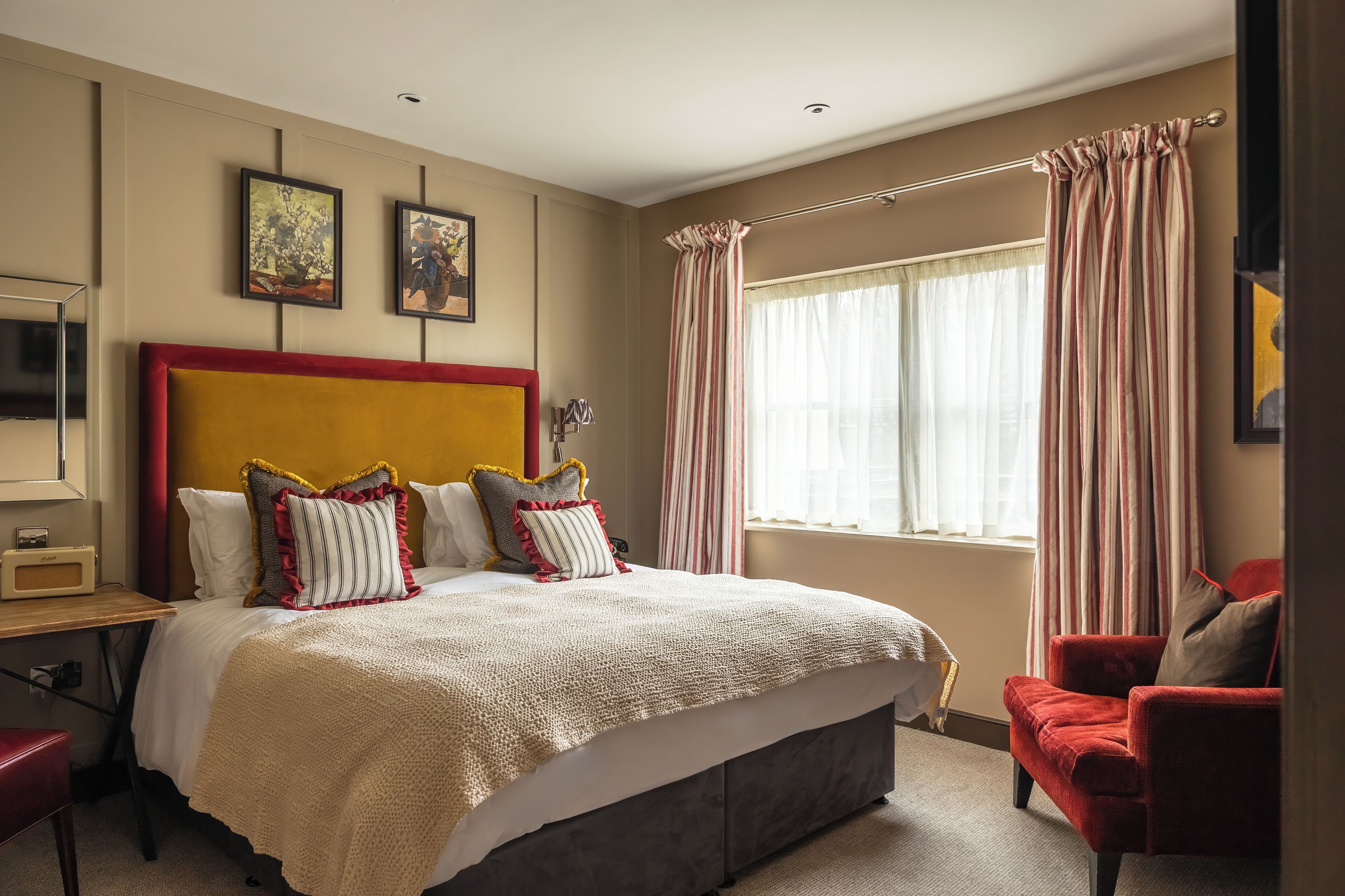 Camera doppia | Minibar, una cassaforte in camera, una scrivania, ferro/asse da stiro