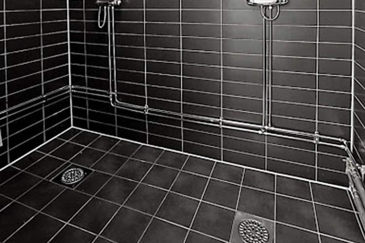 Douche, sèche-cheveux, serviettes fournies