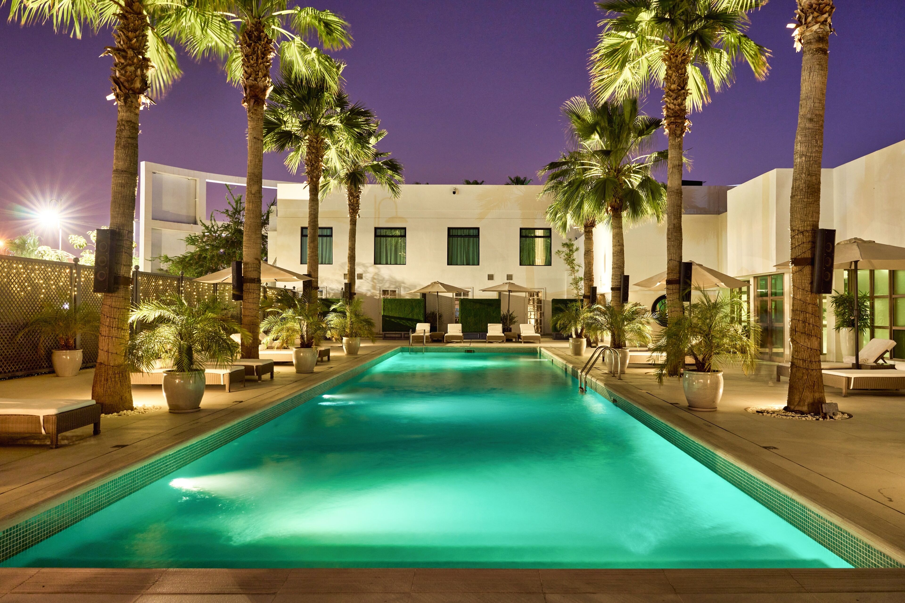 Pool Terrace Room | Piscina externa | Piscina externa, funciona das 7h às 19h, espreguiçadeiras