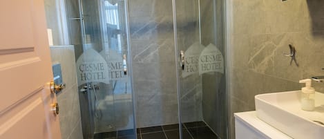 Triple Room | Bathroom