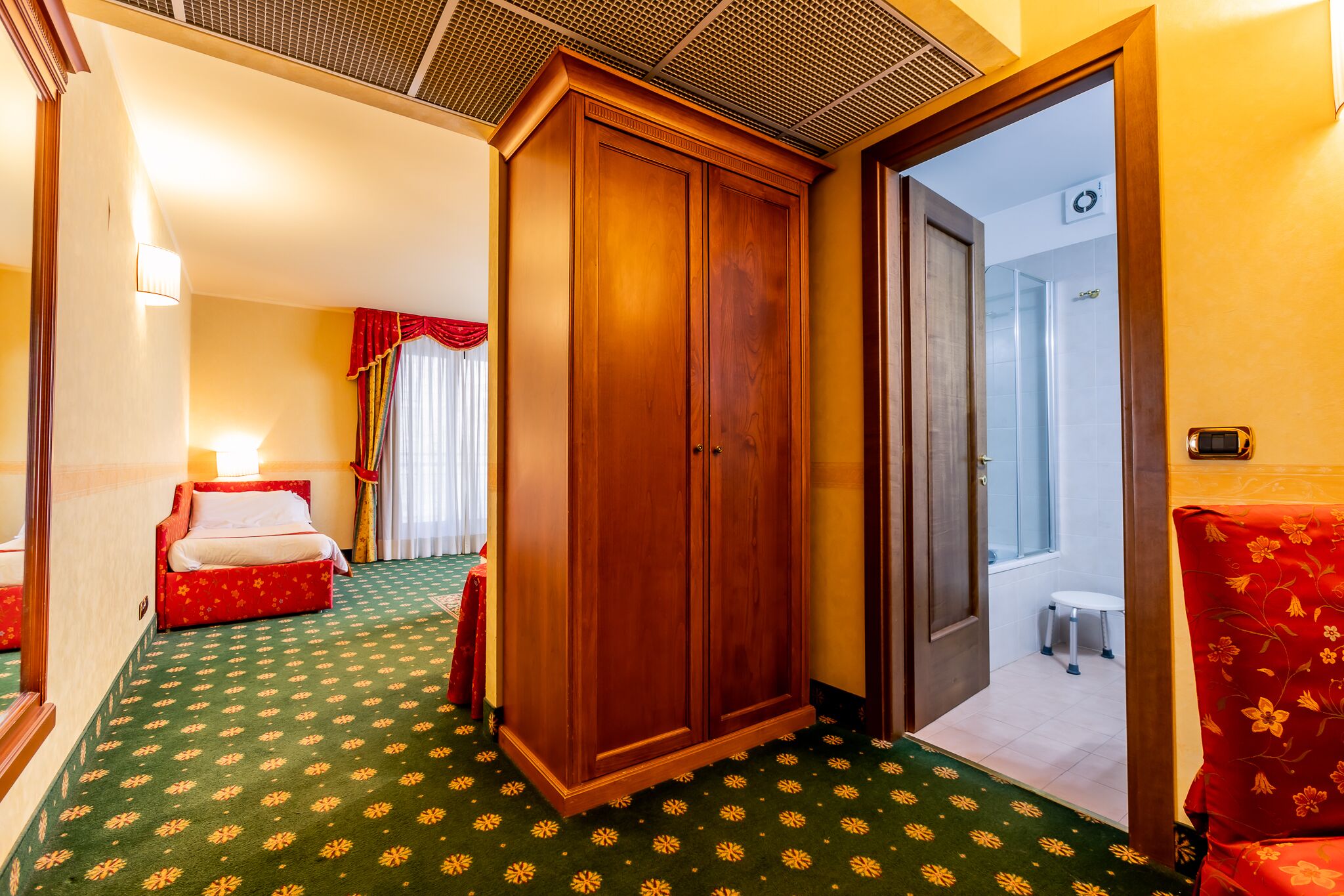 minibar, in-room safe, soundproofing, iron/ironing board