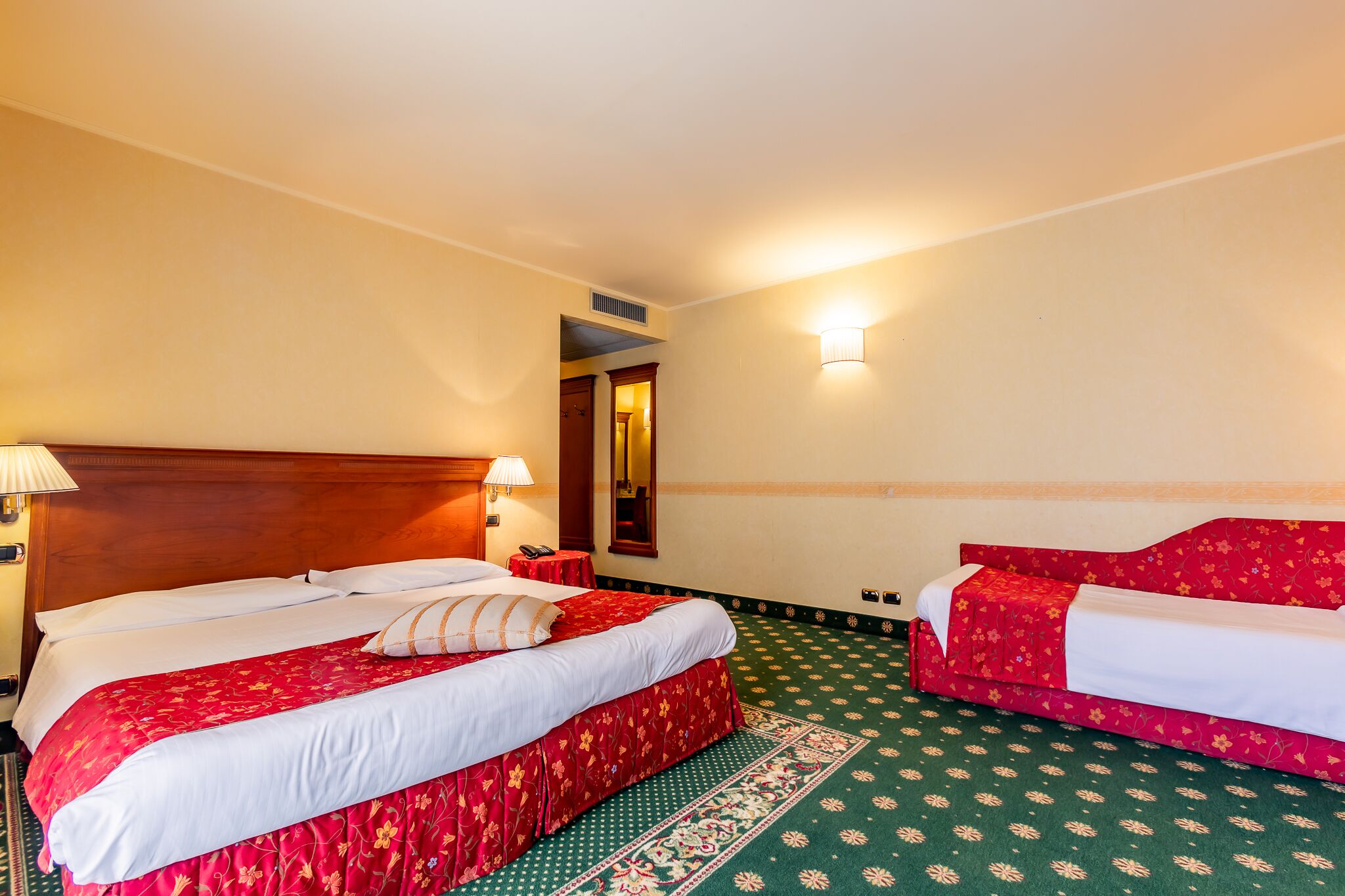 minibar, in-room safe, soundproofing, iron/ironing board