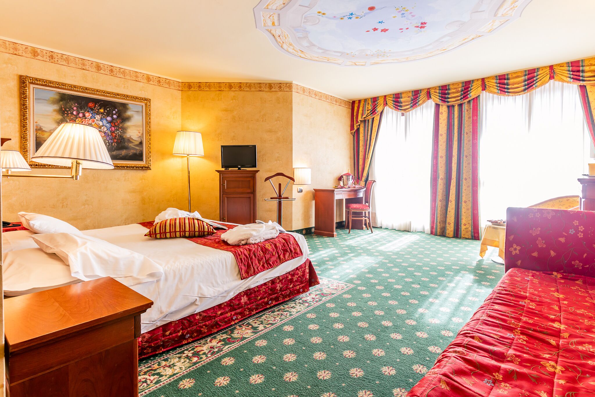 junior suite | minibar, in-room safe, soundproofing, iron/ironing board