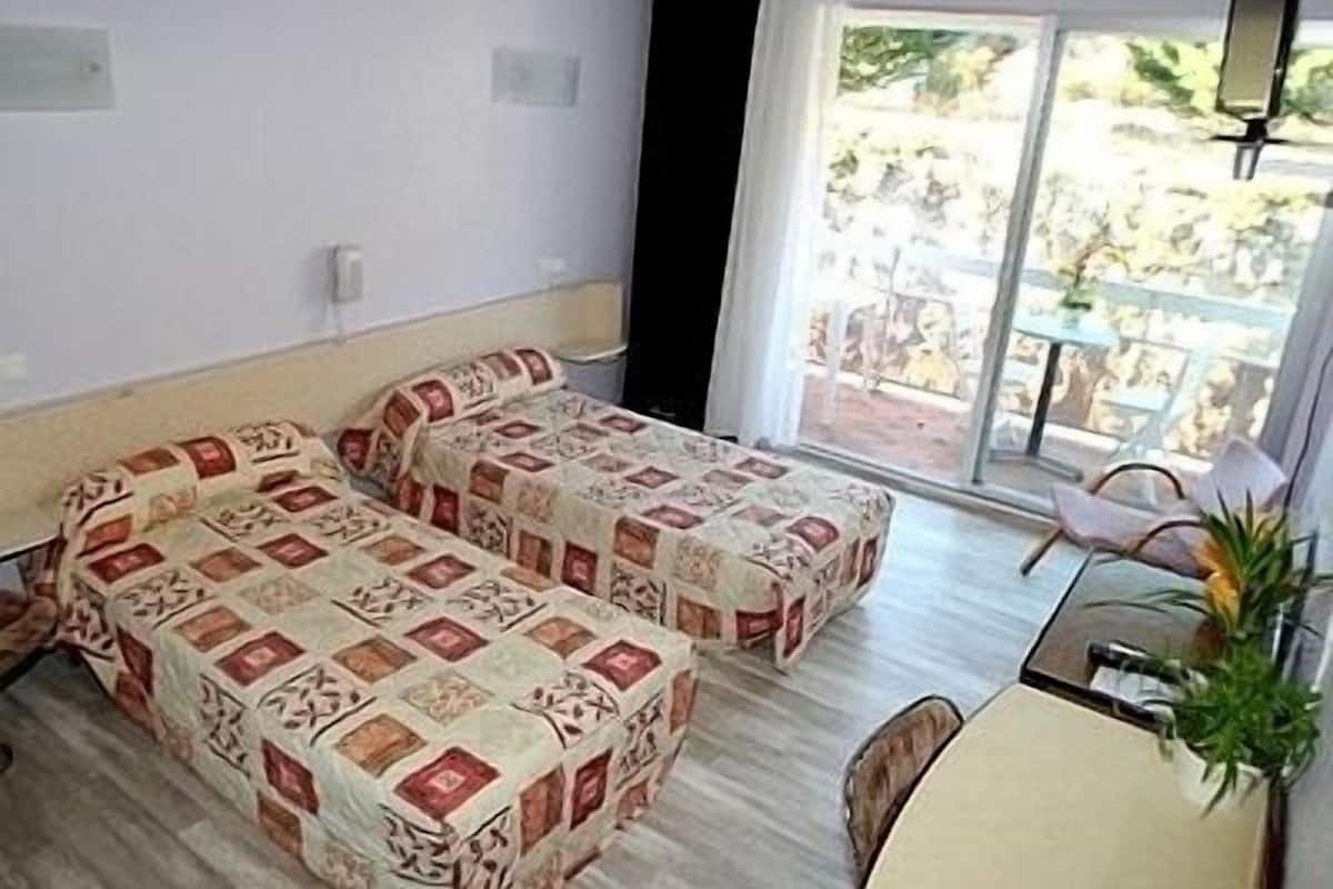 Standard-huone, 2 yhden hengen sänkyä, vuoristonäköala (Loggia) | Työpöytä, ilmaiset vauvansängyt, ilmainen Wi-Fi, vuodevaatteet