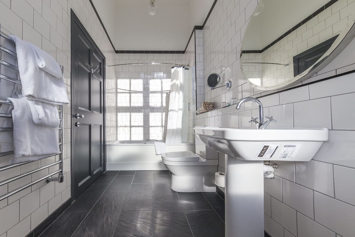 executive double or twin room | bathroom | eco-friendly toiletries, hair dryer, towels, shampoo