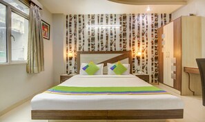 Deluxe Room | In-room safe, desk, rollaway beds, free WiFi - Treebo Rockwell Plaza (New Delhi)