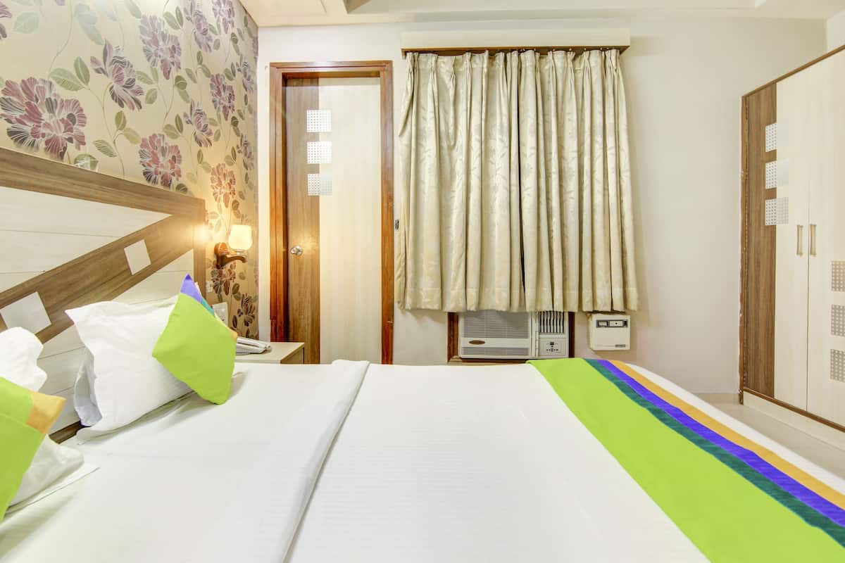 In-room safe, desk, rollaway beds, free WiFi