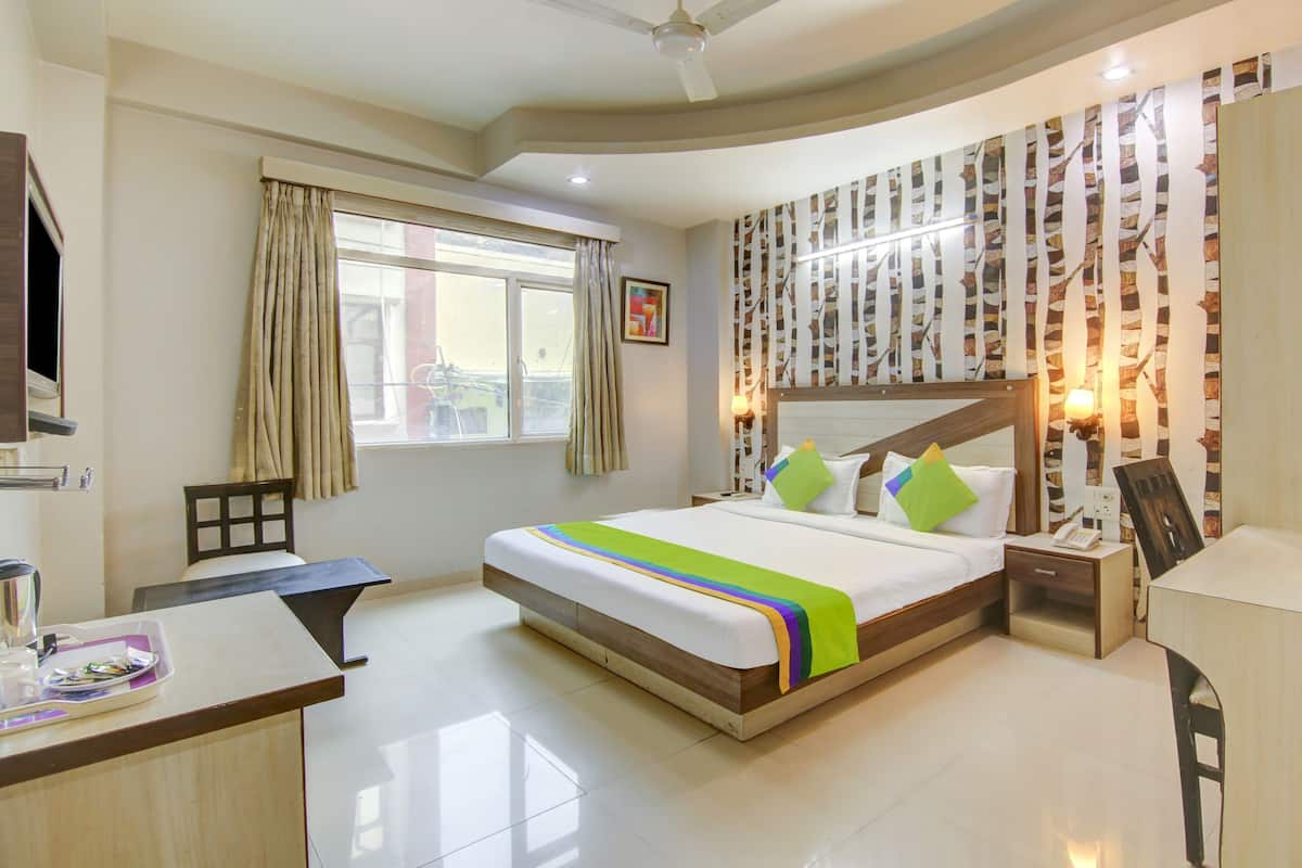 Deluxe Room | In-room safe, desk, rollaway beds, free WiFi
