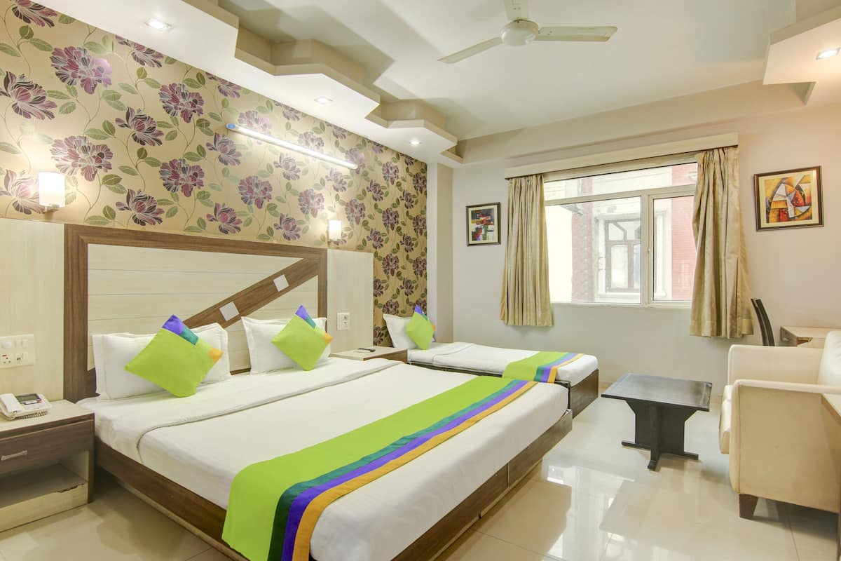 Premium Room | In-room safe, desk, rollaway beds, free WiFi