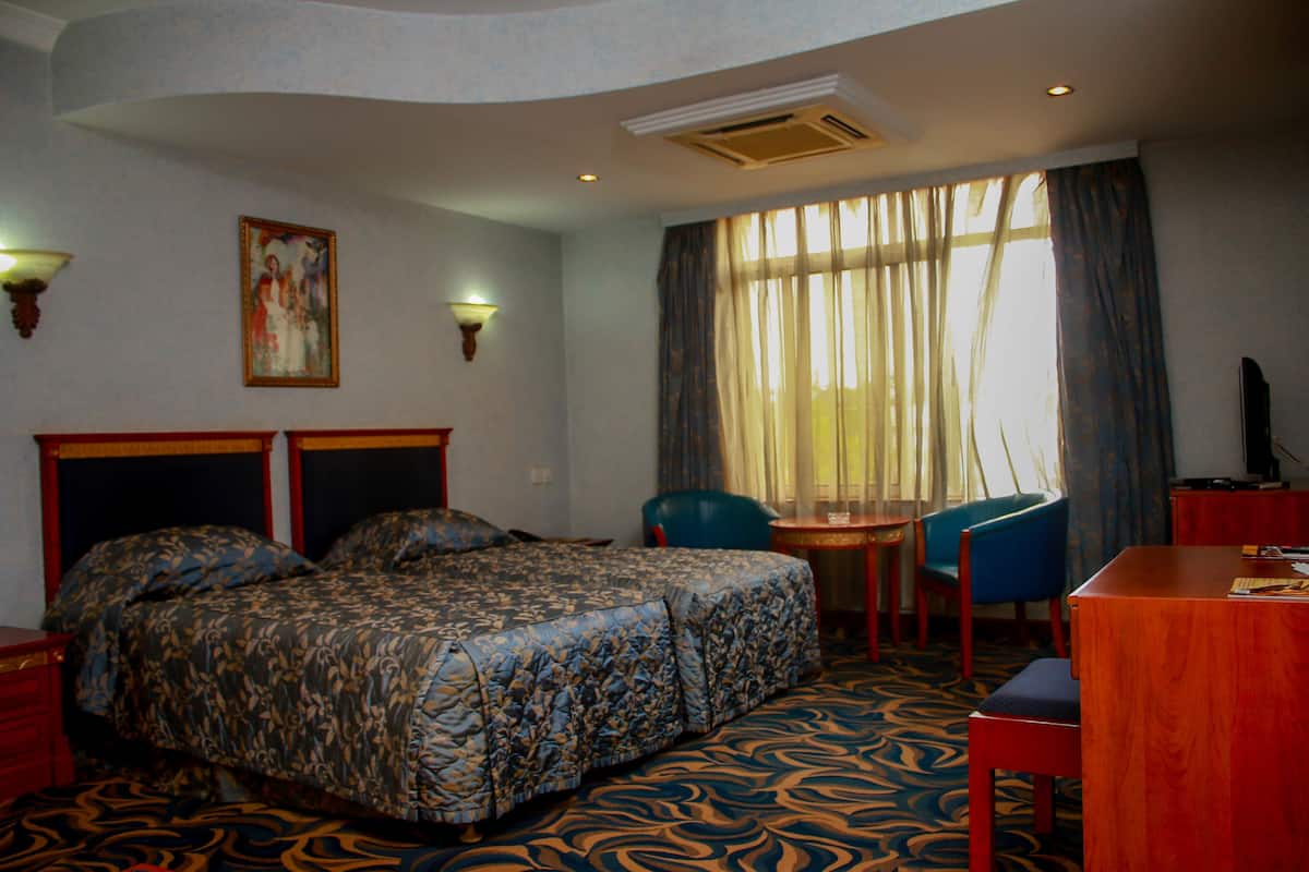 Deluxe Room | Egyptian cotton sheets, premium bedding, down comforters, pillowtop beds