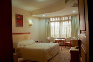 Habitación Deluxe | Sábanas de algodón egipcio, ropa de cama de alta calidad y edredón