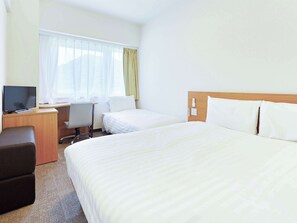 1 bedroom, down duvets, desk, laptop workspace