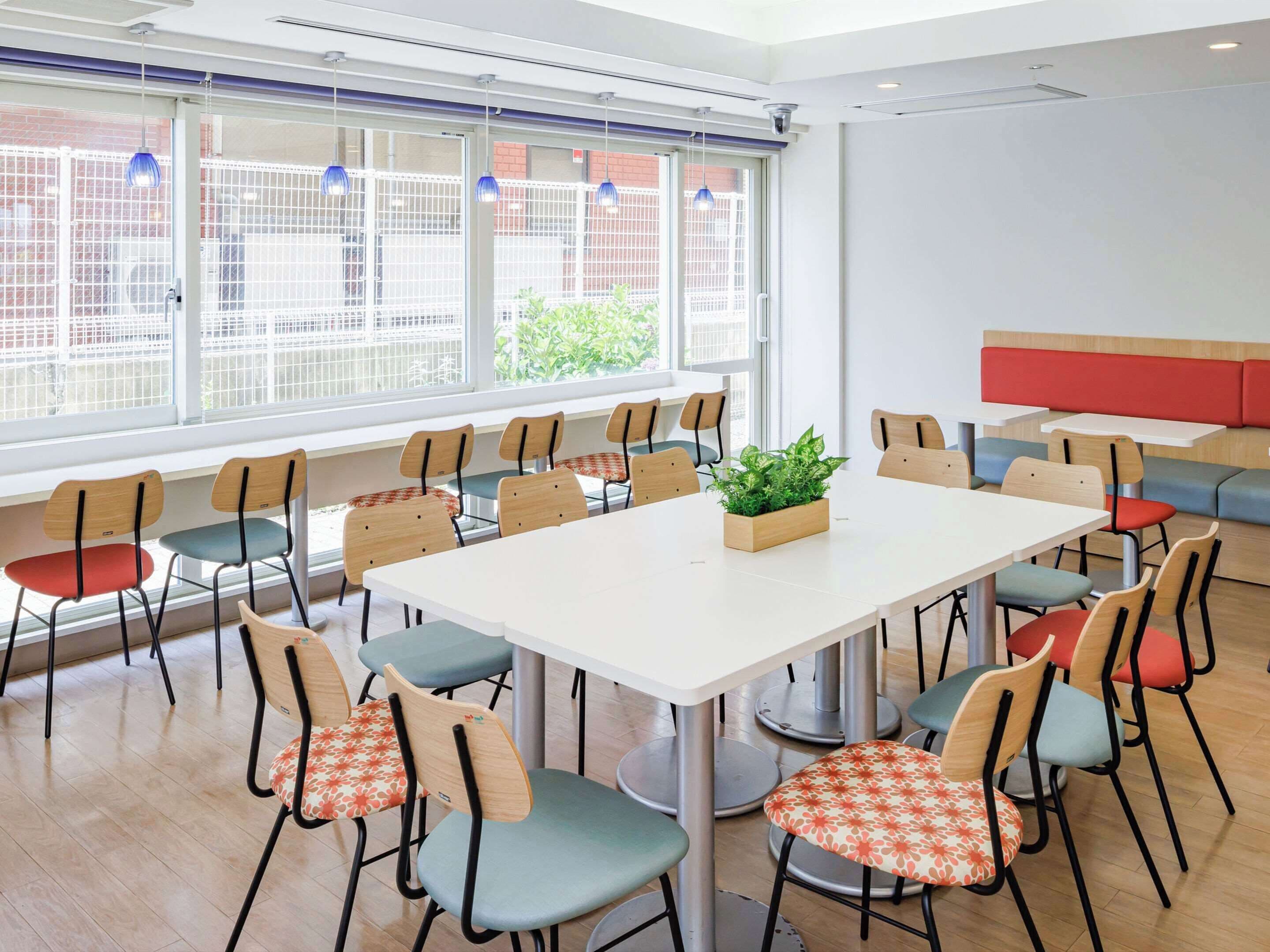 daily buffet breakfast (jpy 990 per person)