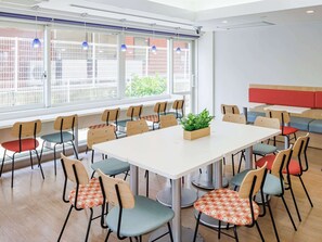 อาหารเช้าแบบบุฟเฟ่ต์��ทุกวัน (JPY 1100 ต่อคน)