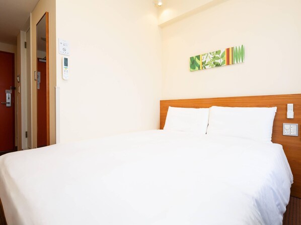 Standard Room, 1 Double Bed, Non Smoking | Down comforters, desk, laptop workspace, blackout drapes - Comfort Inn Kurashiki Mizushima (Kurashiki)