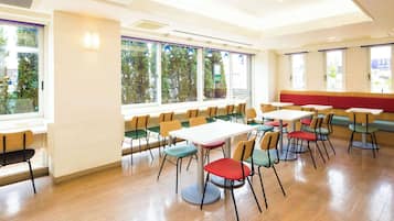 Daily buffet breakfast (JPY 990 per person)