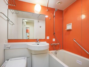 Combined shower/bathtub, free toiletries, hair dryer, slippers - Comfort Inn Sano Fujioka Inter (Sano)