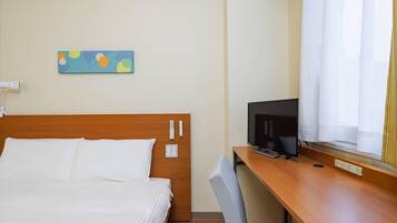 Standard Room, 1 Double Bed, Non Smoking | Down duvets, desk, laptop workspace, blackout curtains