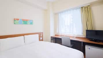 Camera Standard, 1 letto matrimoniale, non fumatori | Copriletto in piuma, una scrivania, postazione laptop, tende oscuranti