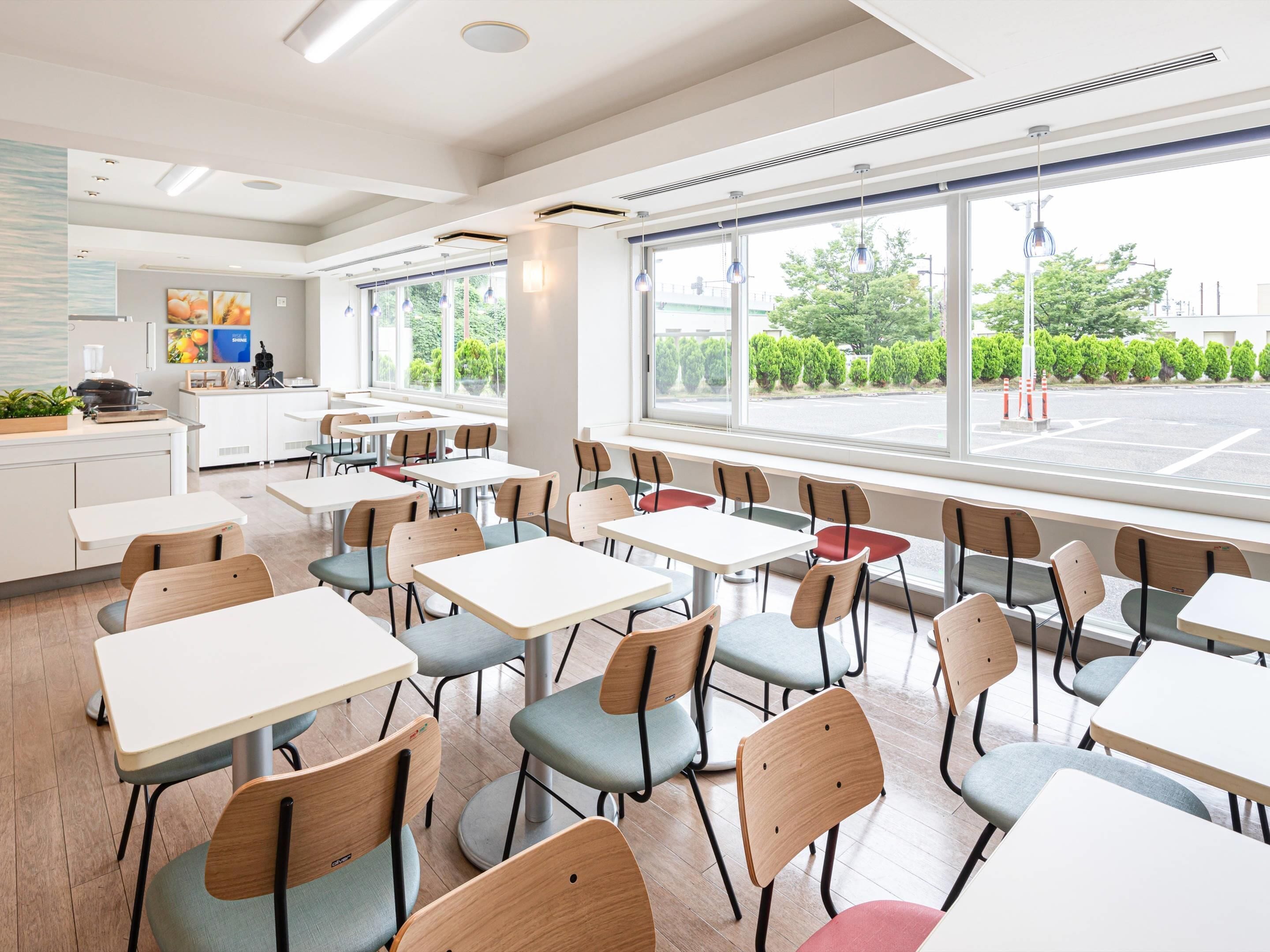 อาหารเช้าแบบบุฟเฟ่ต์ทุกวัน (JPY 1100 ต่อคน)