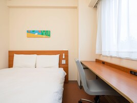 Standard Room, 1 Queen Bed, Non Smoking | Down comforters, desk, laptop workspace, blackout drapes