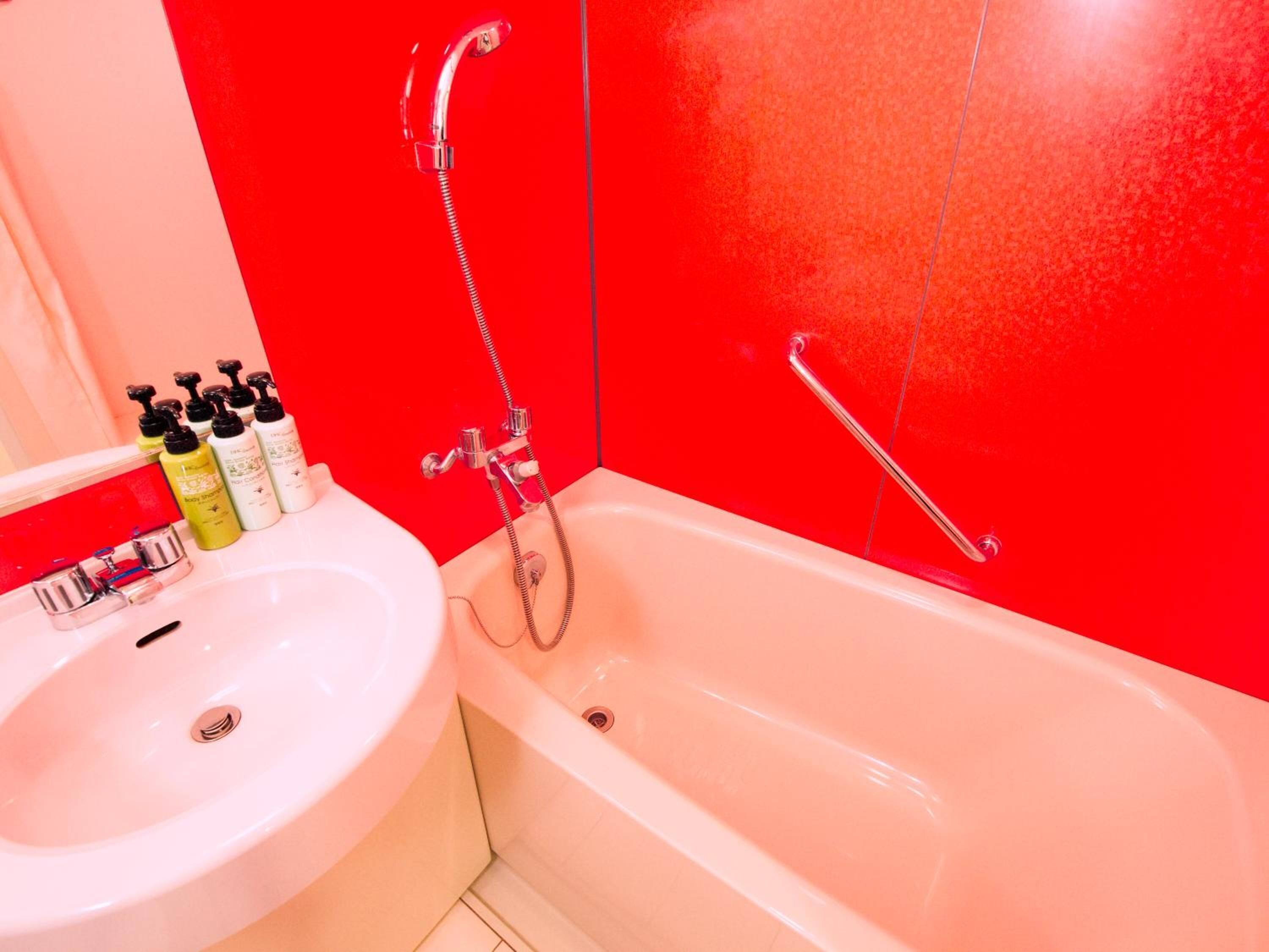 combined shower/bathtub, free toiletries, hair dryer, slippers