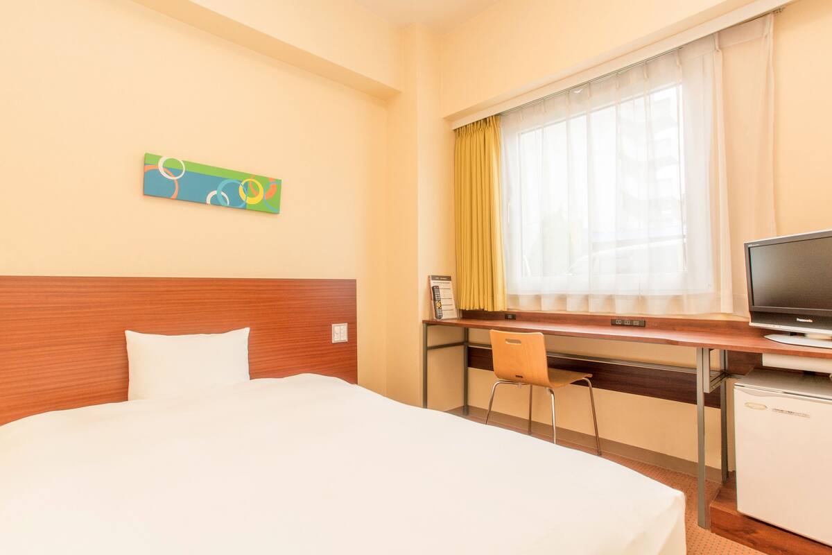 Down comforters, desk, WiFi (free), bed sheets