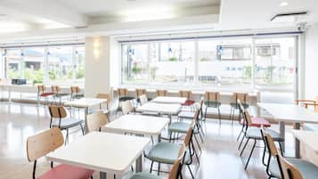 Daily buffet breakfast (JPY 1100 per person)