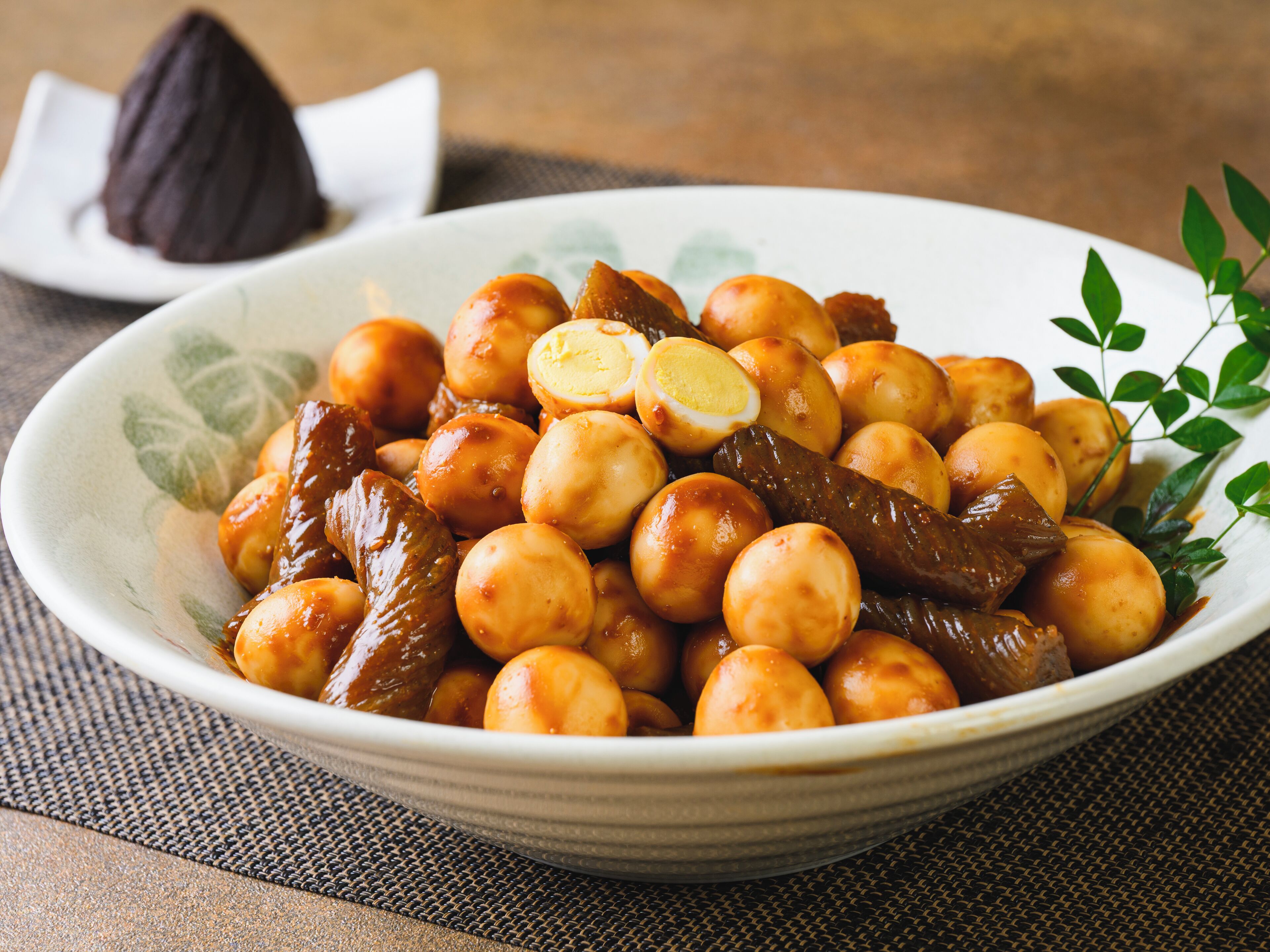 daily buffet breakfast (jpy 990 per person)