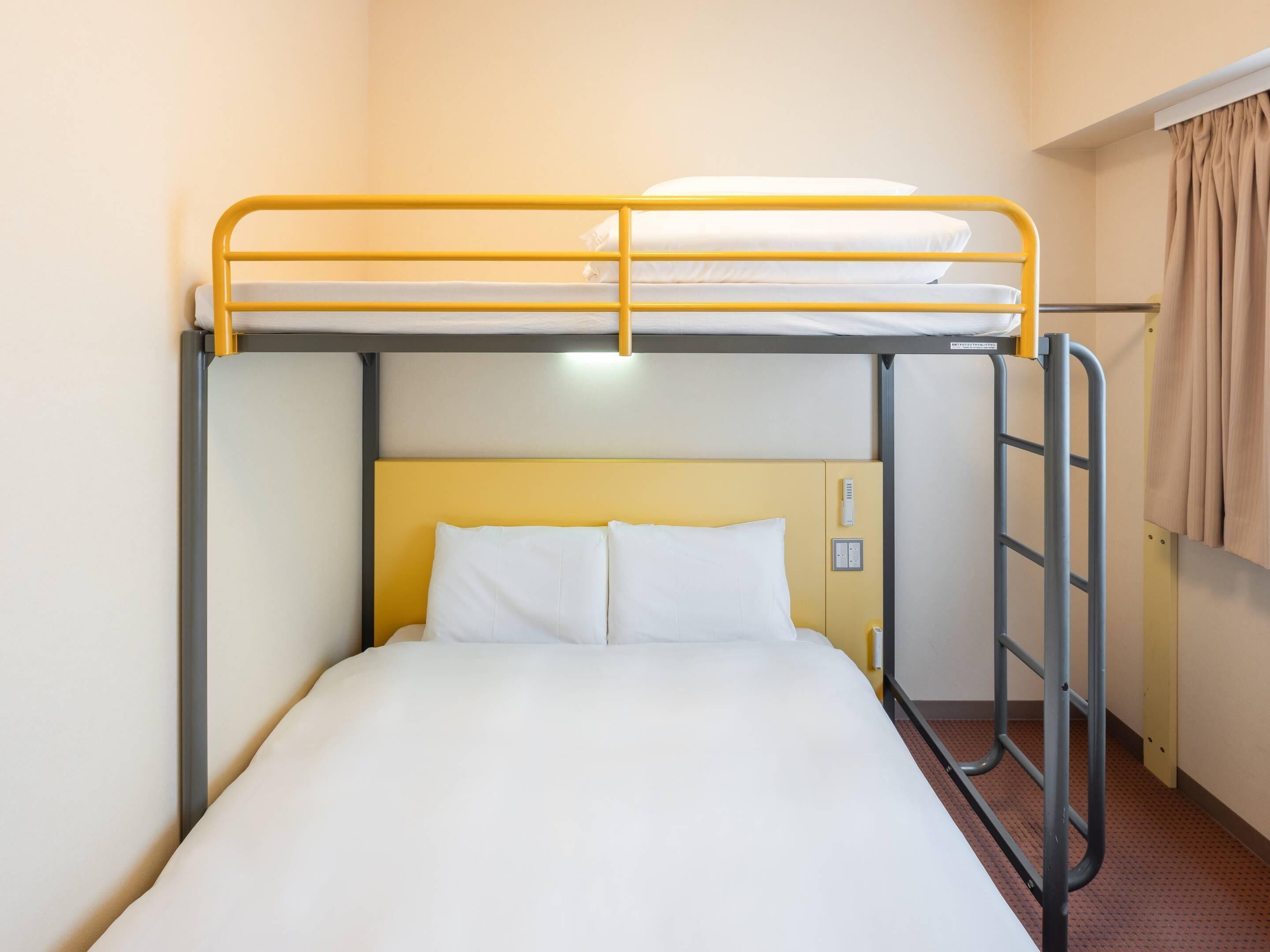 Chambre Standard, plusieurs lits, non-fumeurs (1 Queen Bed + 1 Loft Bed) | Couette en duvet d'oie, bureau