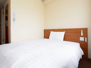 Standard Room, 1 Double Bed, Non Smoking | Down comforters, desk, laptop workspace, blackout drapes - Comfort Inn Zentsuji Inter (Marugame)