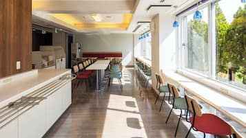 Dagelijks ontbijtbuffet (JPY 990 per persoon)