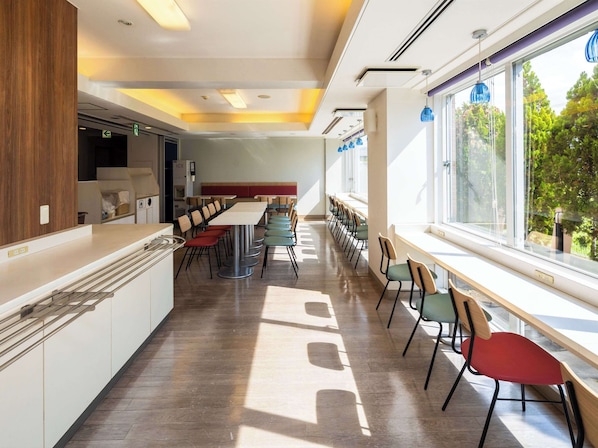 Buffet déjeuner (990 JPY par personne)