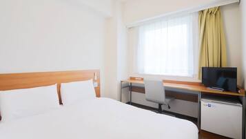 Standard Room, 1 Double Bed, Non Smoking | Down comforters, desk, laptop workspace, blackout drapes