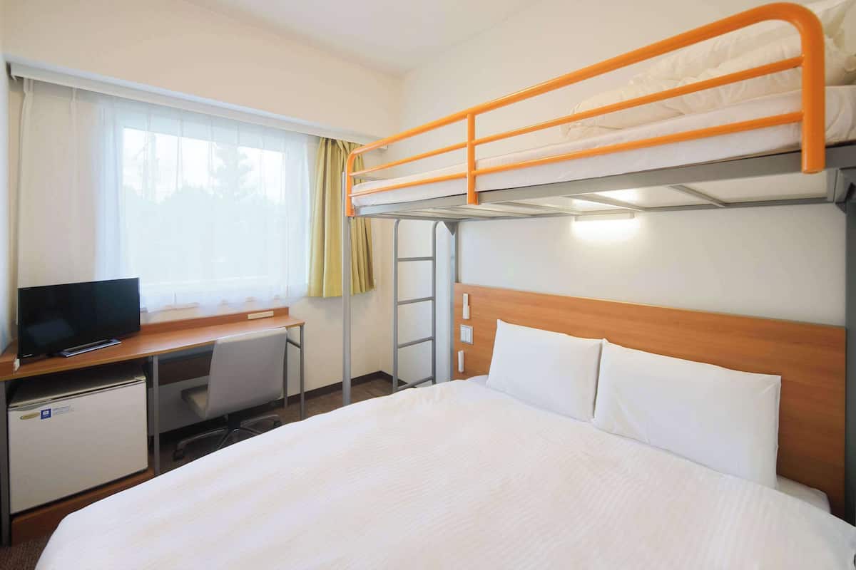 Standard Room, 1 Double Bed and 1 Loft Bed, Non Smoking | Down duvets, desk, laptop workspace, blackout curtains