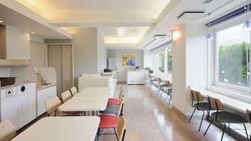 Café da manhã com buffet todos os dias (JPY 990 por pessoa)