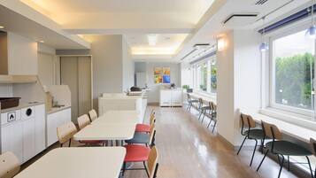 Café da manhã com buffet diário (JPY 1100 por pessoa)