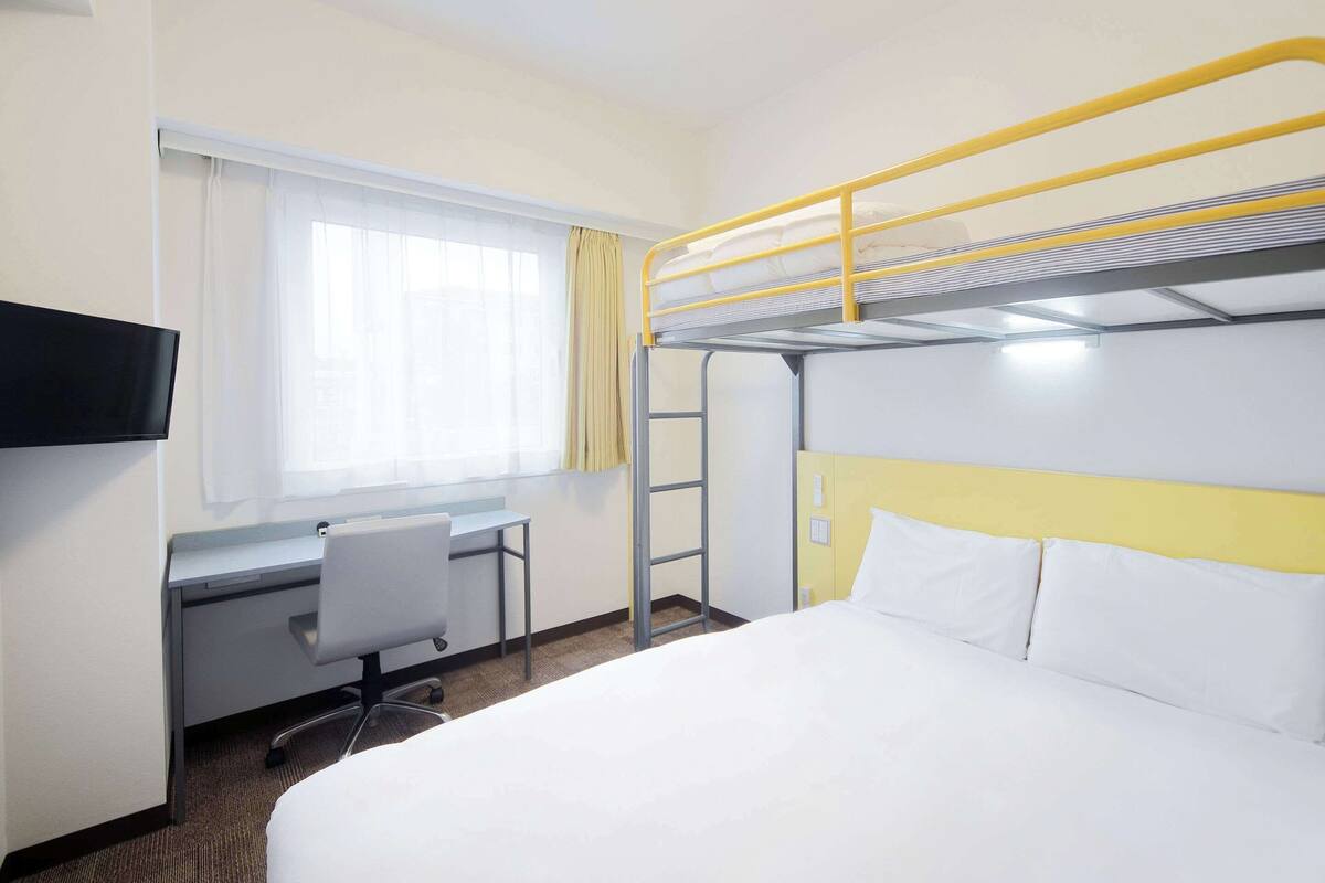 standard room, 1 double bed and 1 loft bed, non smoking | down duvets, desk, laptop workspace, blackout curtains