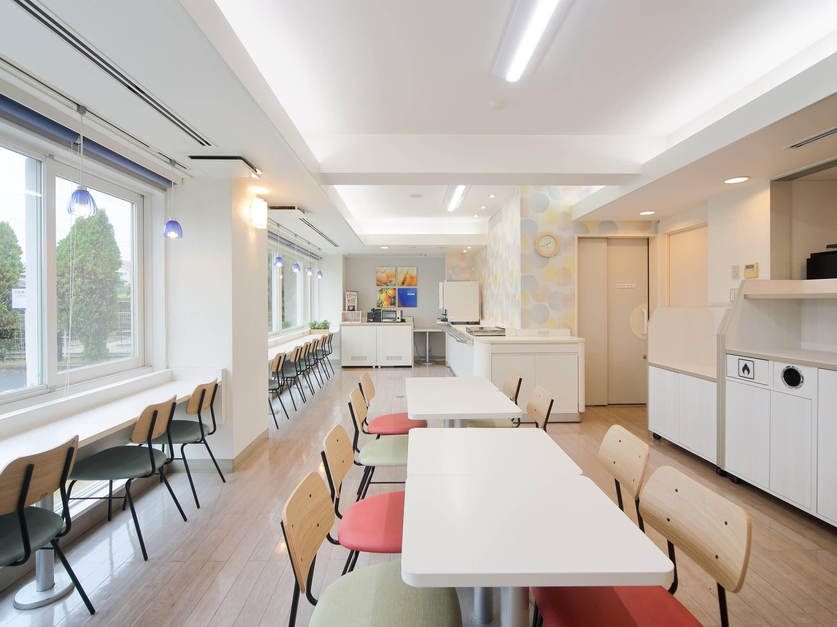 Daily buffet breakfast (JPY 1100 per person)