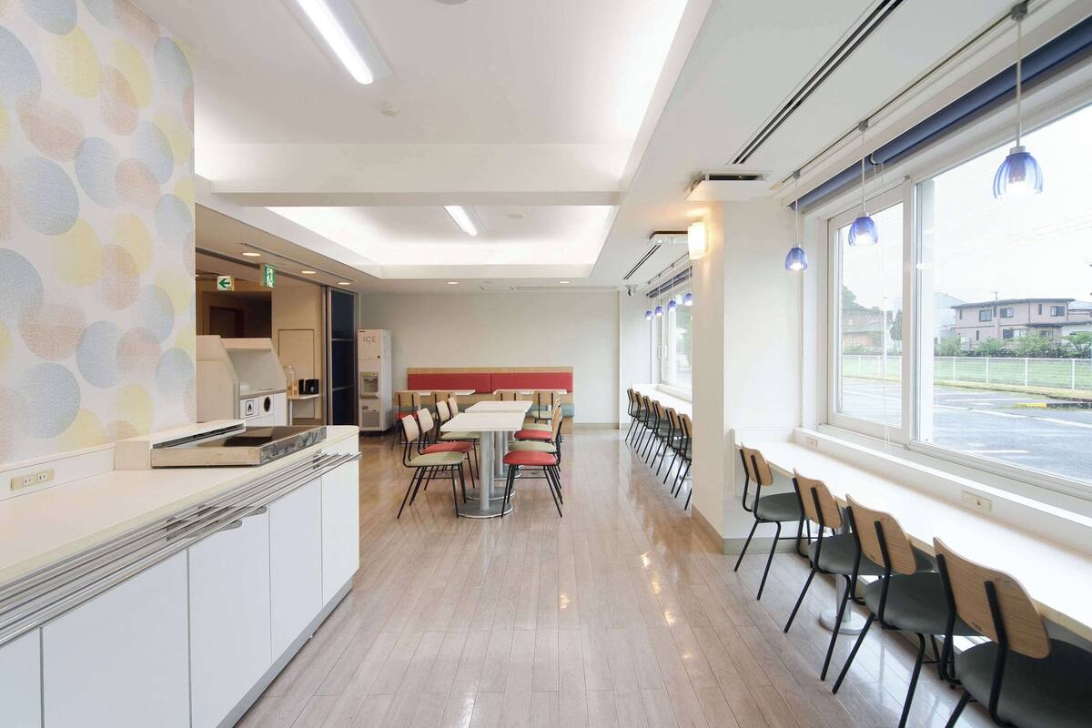 daily buffet breakfast (jpy 990 per person)