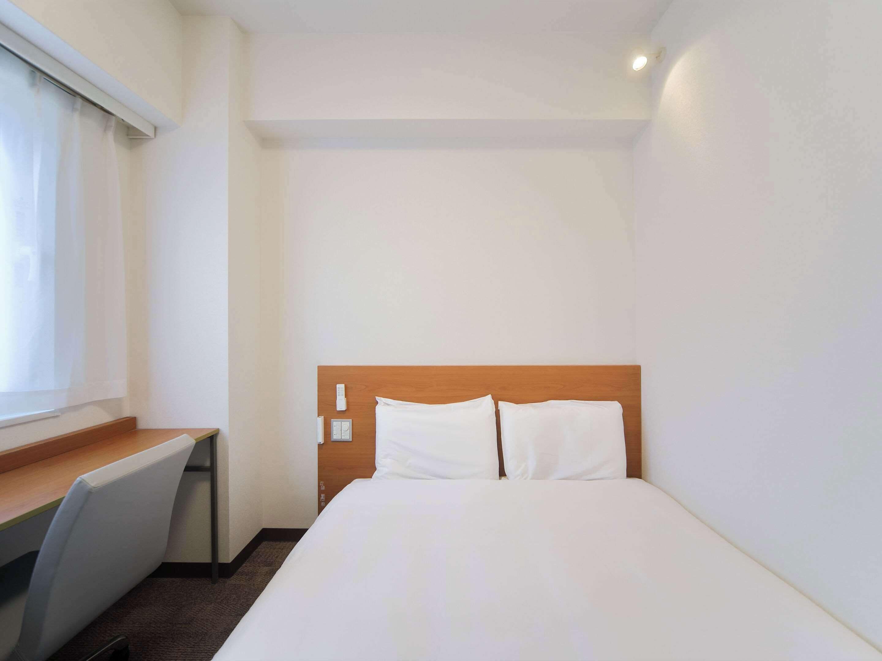 standard room, 1 double bed, non smoking | down duvets, desk, laptop workspace, blackout curtains