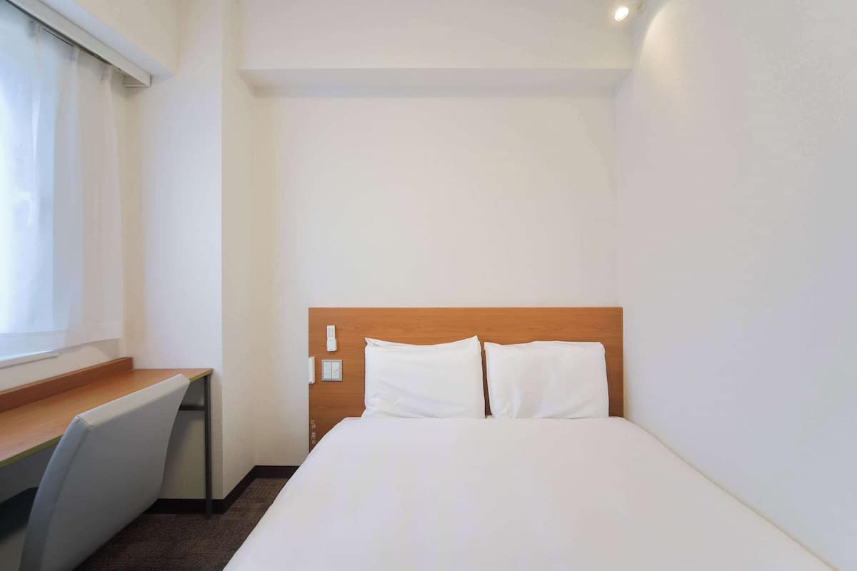 standard room, 1 double bed, non smoking | down duvets, desk, laptop workspace, blackout curtains