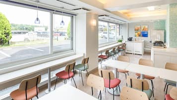 Tägliches Frühstücksbuffet (1100 JPY pro Person)