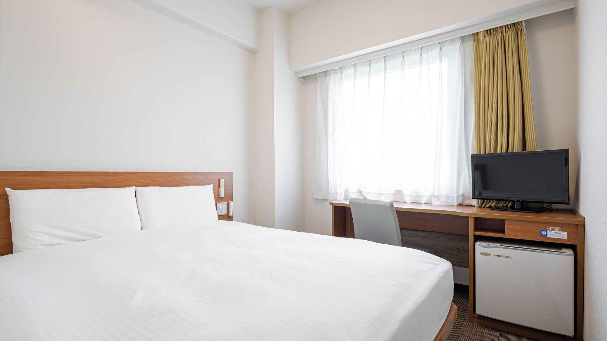 Down comforters, desk, laptop workspace, free WiFi