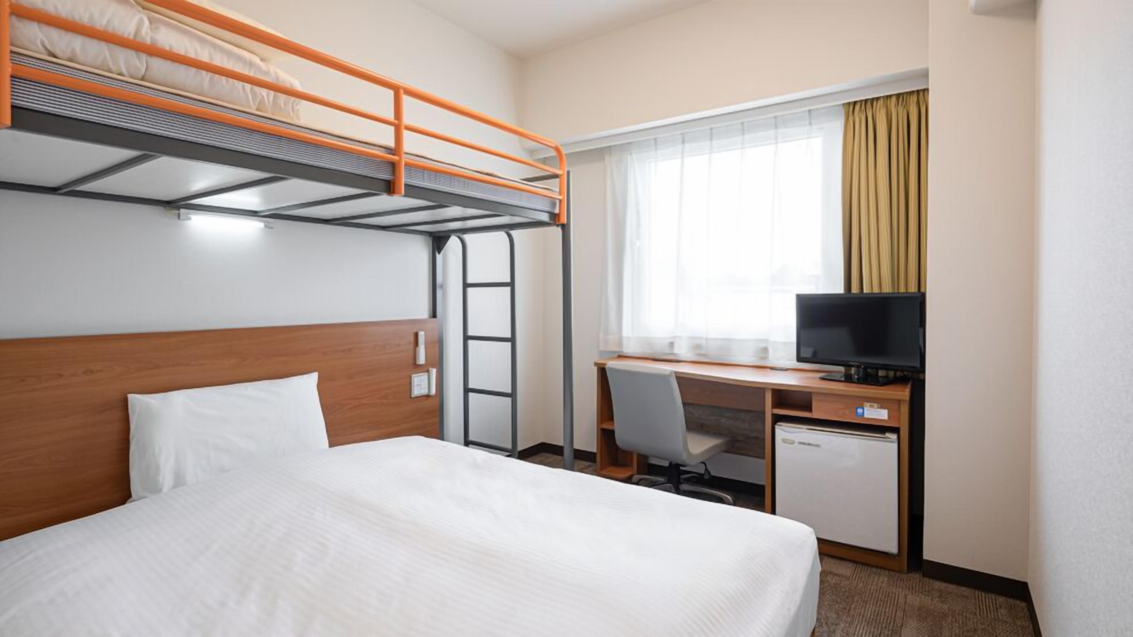 Down comforters, desk, laptop workspace, free WiFi