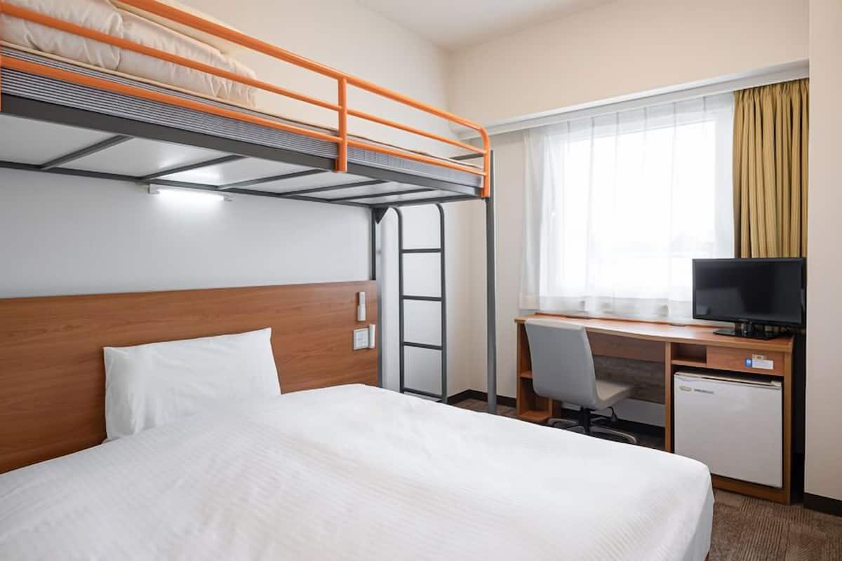 Down comforters, desk, laptop workspace, free WiFi